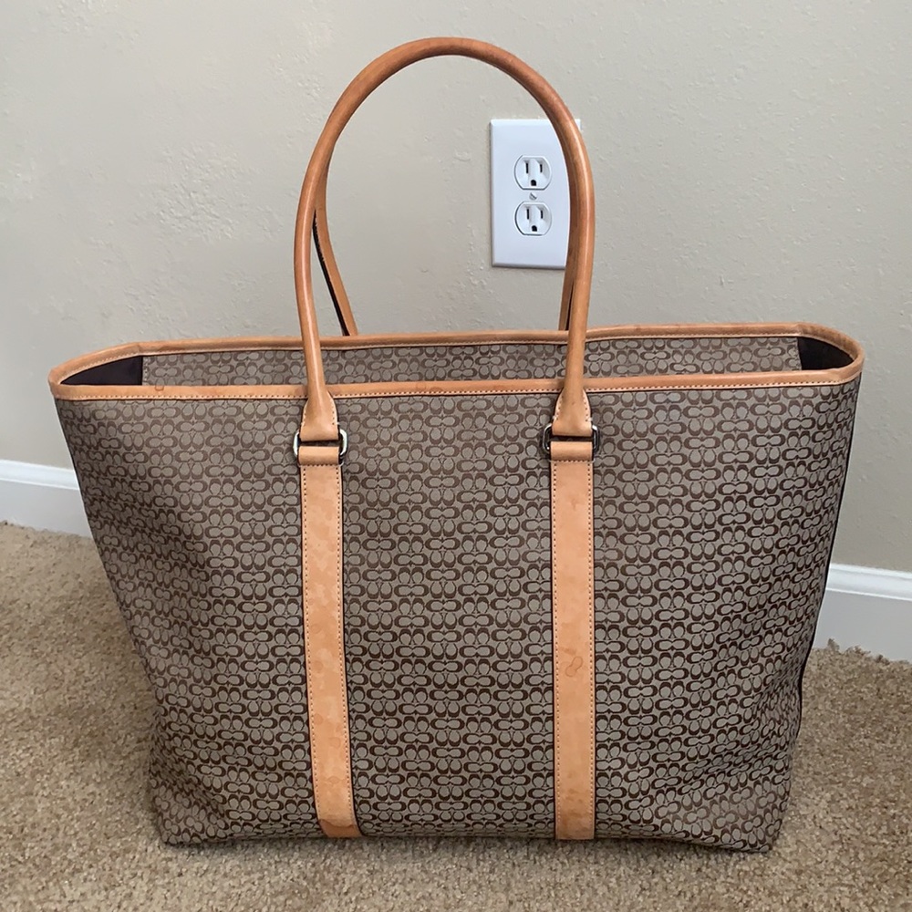 Coach. - Picture 2 of 15
